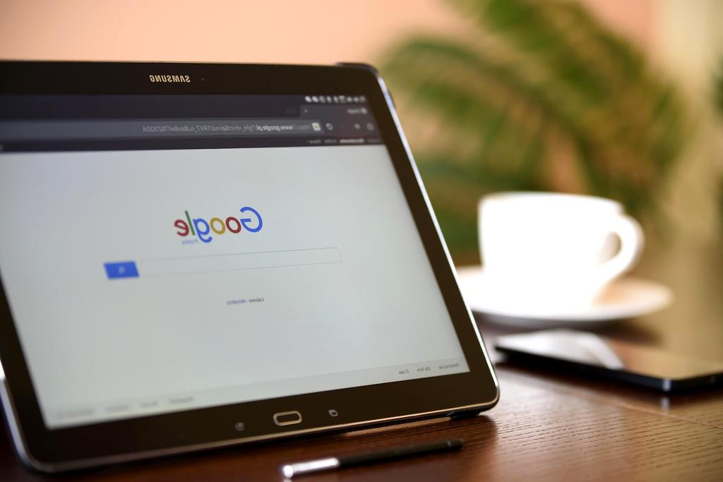 User-friendly browser dashboard with personalized content and quick access menus